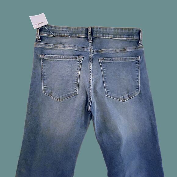 Forever 21 Light Wash Denim Low Rise Flare Jeans NWT, Size 29 - Picture 4 of 5